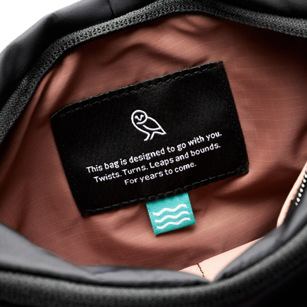 Bellroy Laneway Sacoche in Ink - Getoutside Shoes
