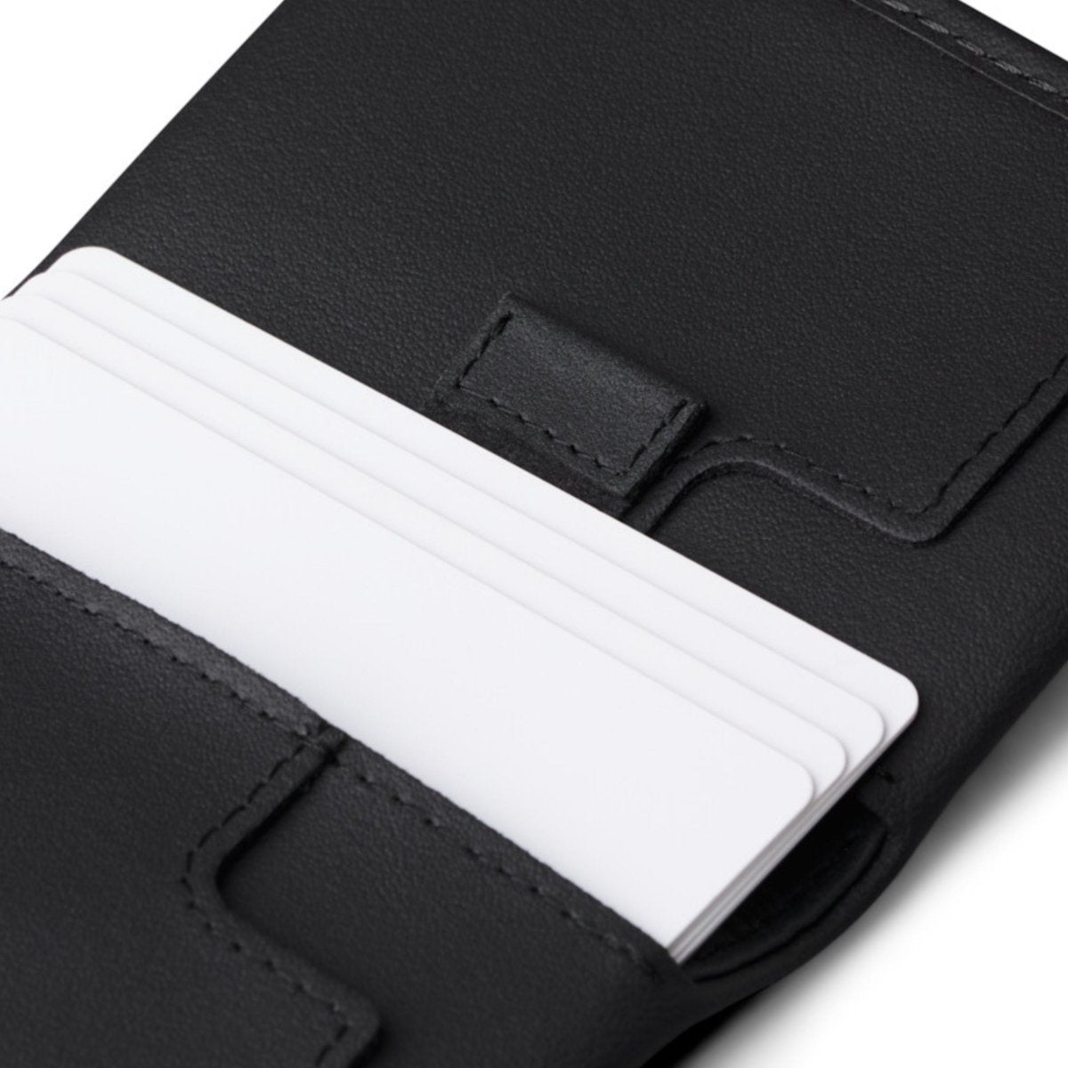 Bellroy Slim Sleeve in INNOVERA™ Black - Getoutside Shoes