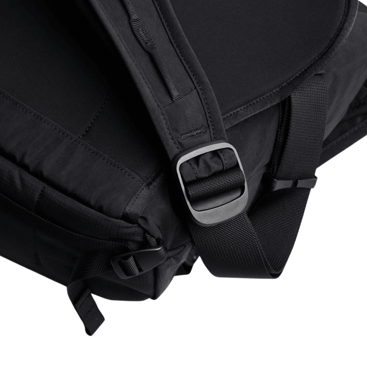 Bellroy Venture Messenger 16” in Black - Getoutside Shoes