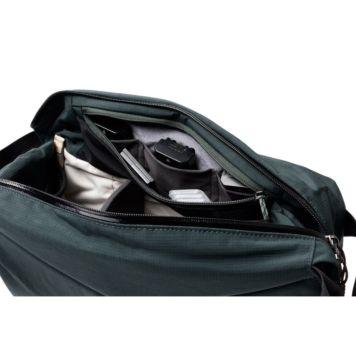Bellroy Venture Sling 10L in Deep Ocean - Getoutside Shoes