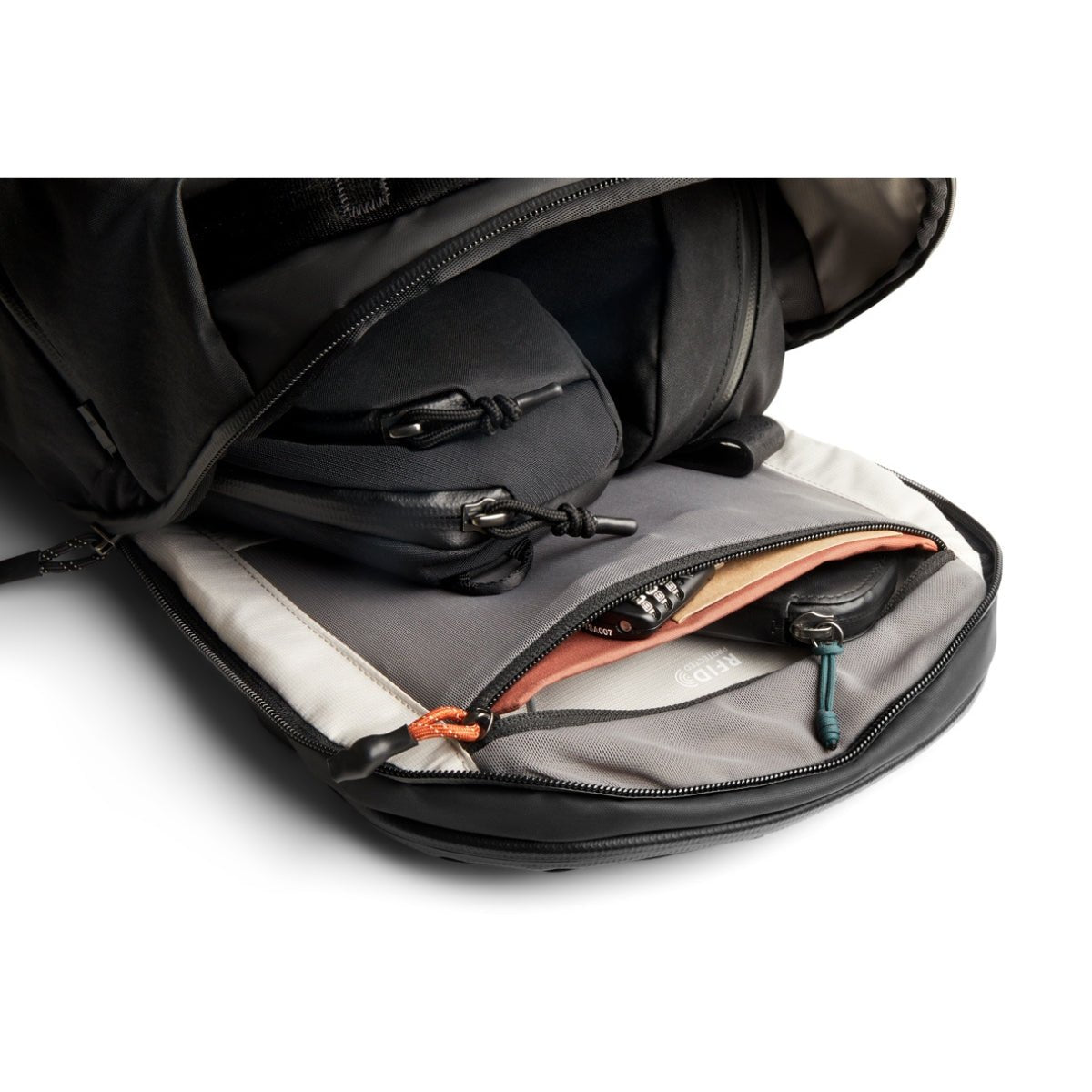 Bellroy Venture Travel Pack 26L in Jet Black - Getoutside Shoes