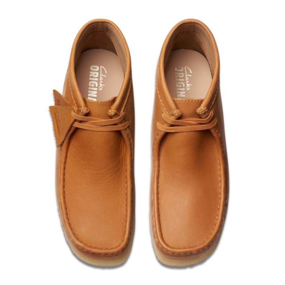 Clarks Men&#39;s Wallabee Boot in Mid Tan Leather