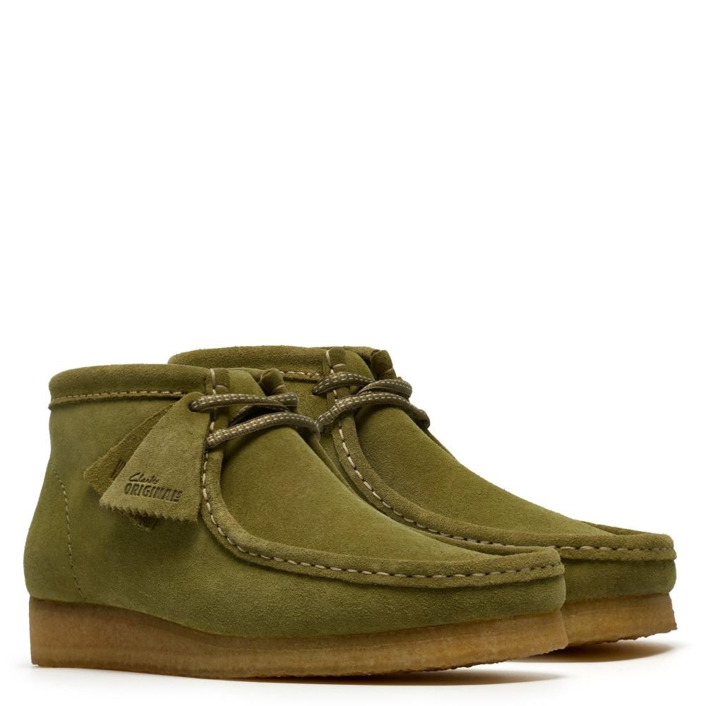 Clarks Men's Wallabee Boot in Green Suede - Getoutside Shoes
