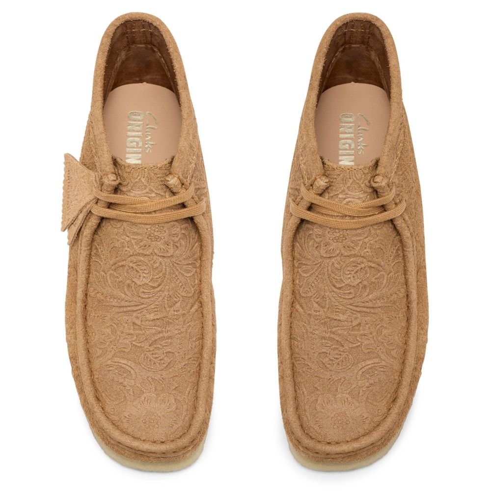 Clarks Men's Wallabee Boot in Light Tan Embossed - Getoutside Shoes