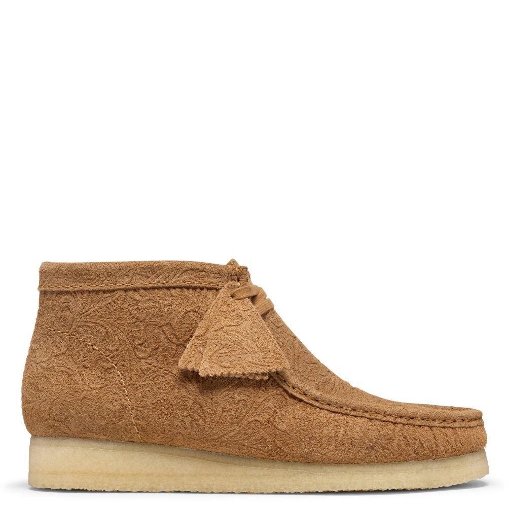 Clarks Men's Wallabee Boot in Light Tan Embossed - Getoutside Shoes