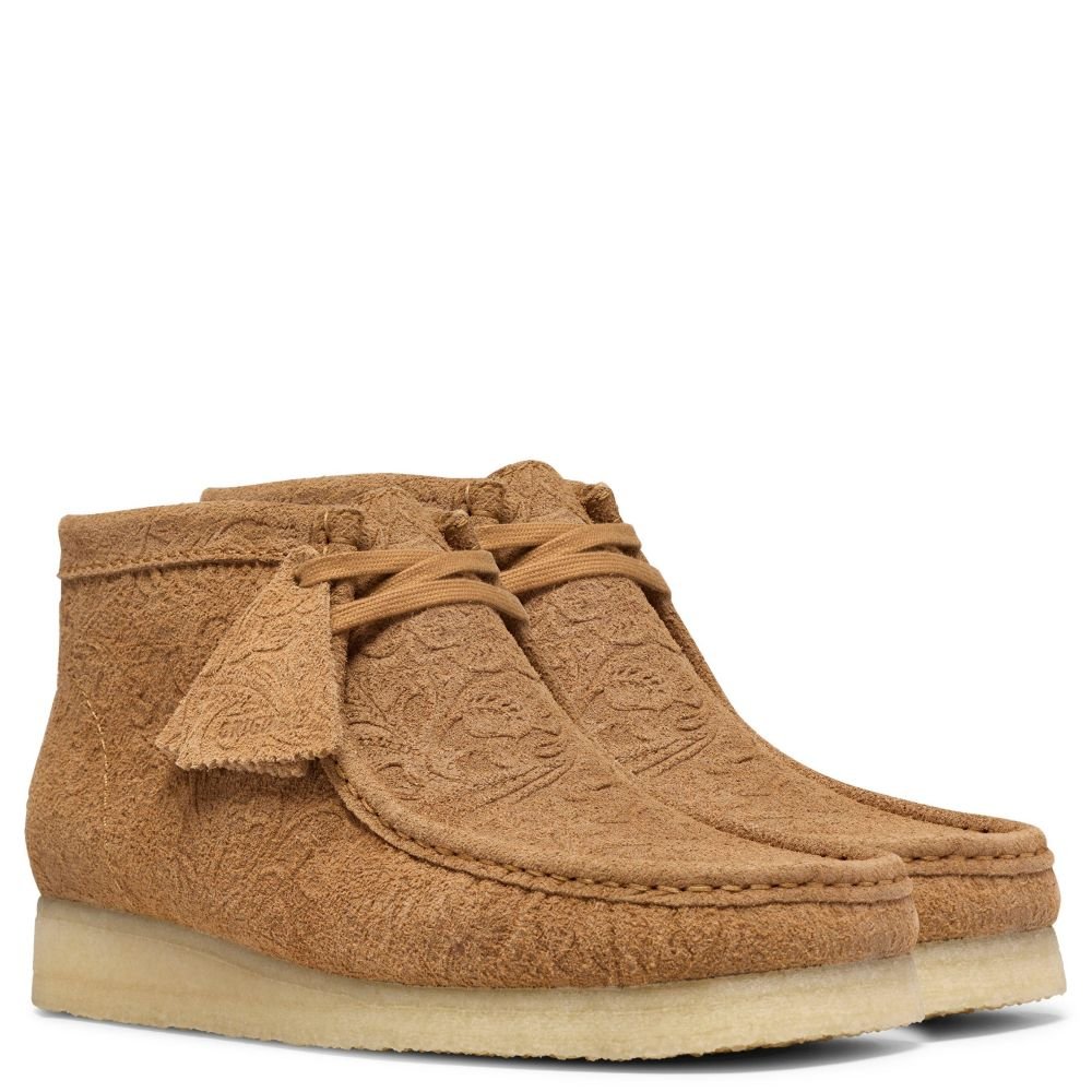 Clarks Men's Wallabee Boot in Light Tan Embossed - Getoutside Shoes