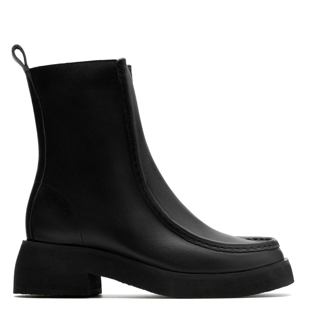 Clarks Women's Effery Zip in Black Leather - Getoutside Shoes