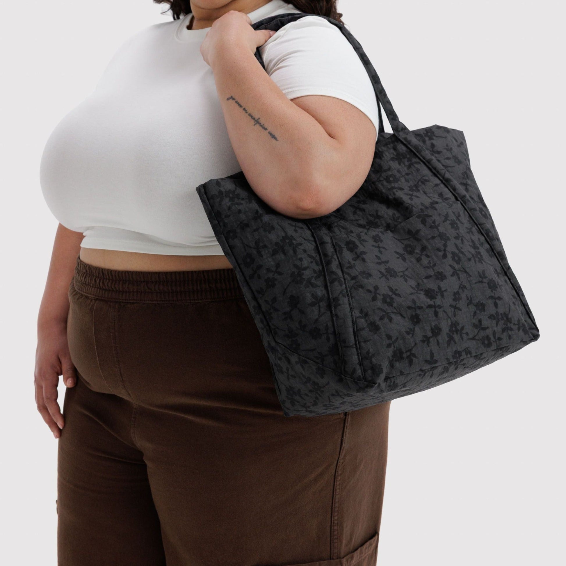 Baggu Cloud Bag in Charcoal Ditsy Floral