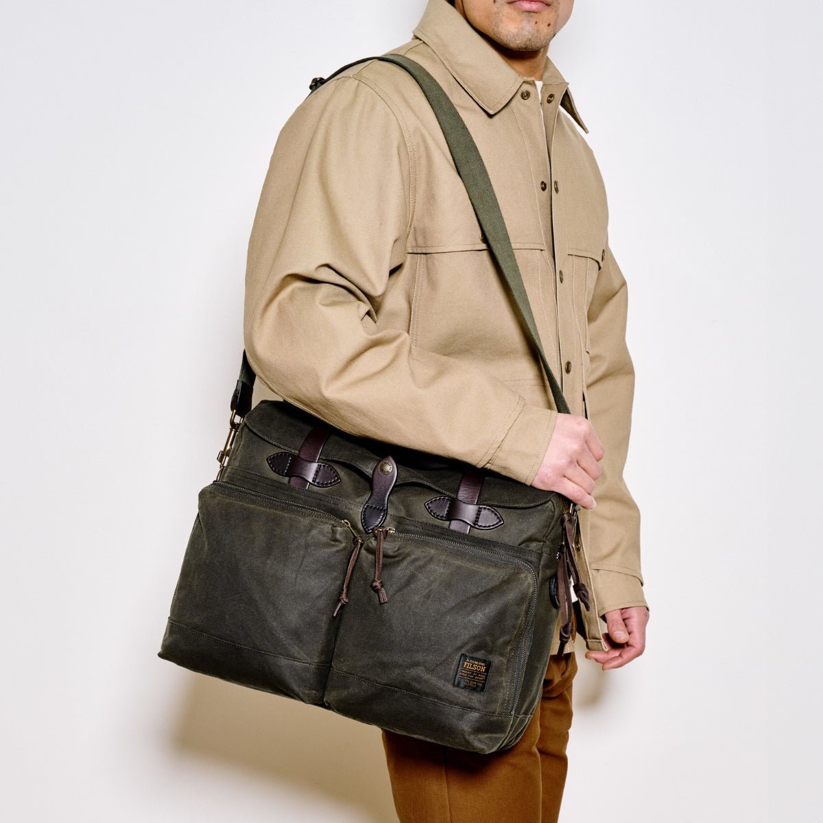 Filson 24 Hour Tin Cloth Briefcase in Ottergreen - Getoutside Shoes