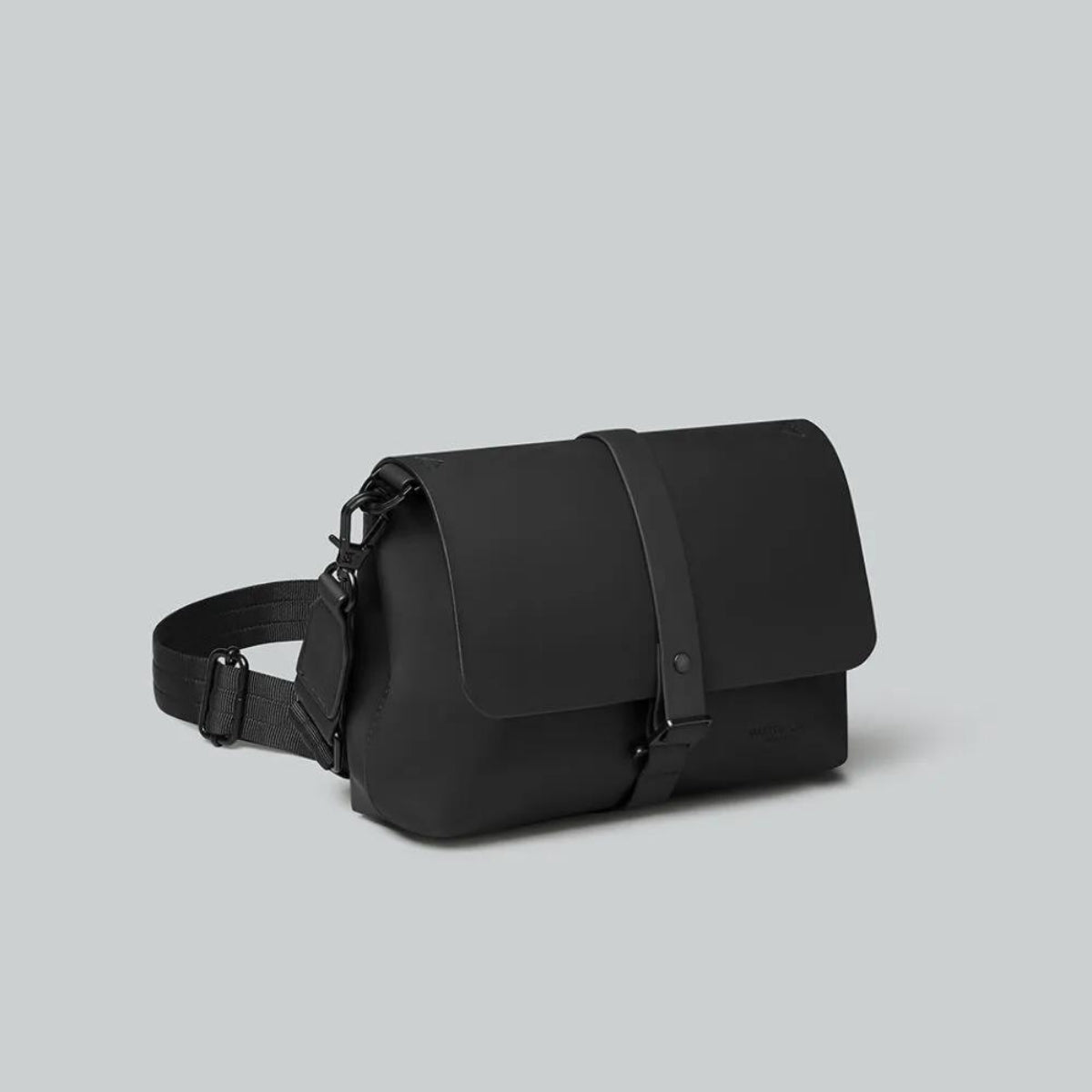 Gaston Luga Splash Crossbody Bag in Black - Getoutside Shoes