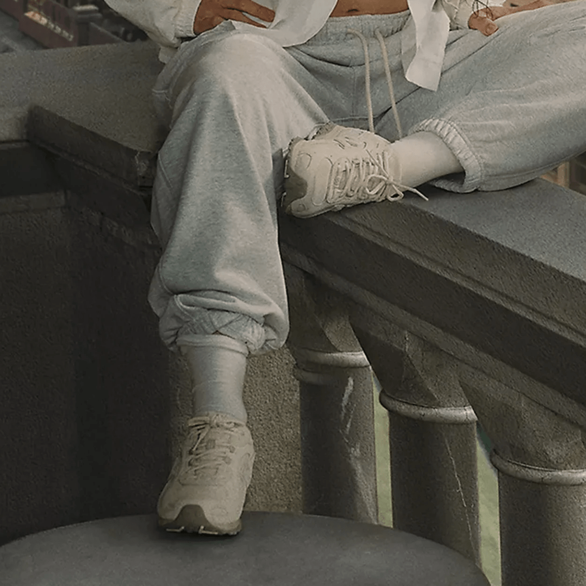 New Balance Women's 204L in Timberwolf with Linen - Getoutside Shoes