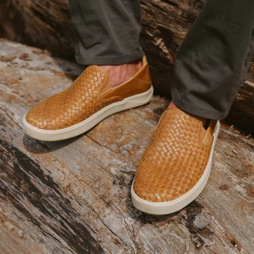OluKai Men's Lae‘ahi Lauhala in Fox