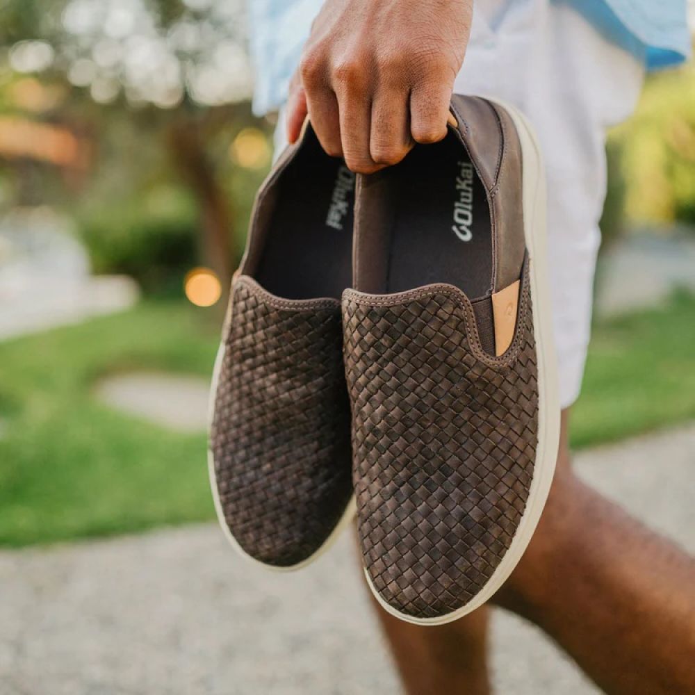 OluKai Men's Lae‘ahi Lauhala in Dark Java