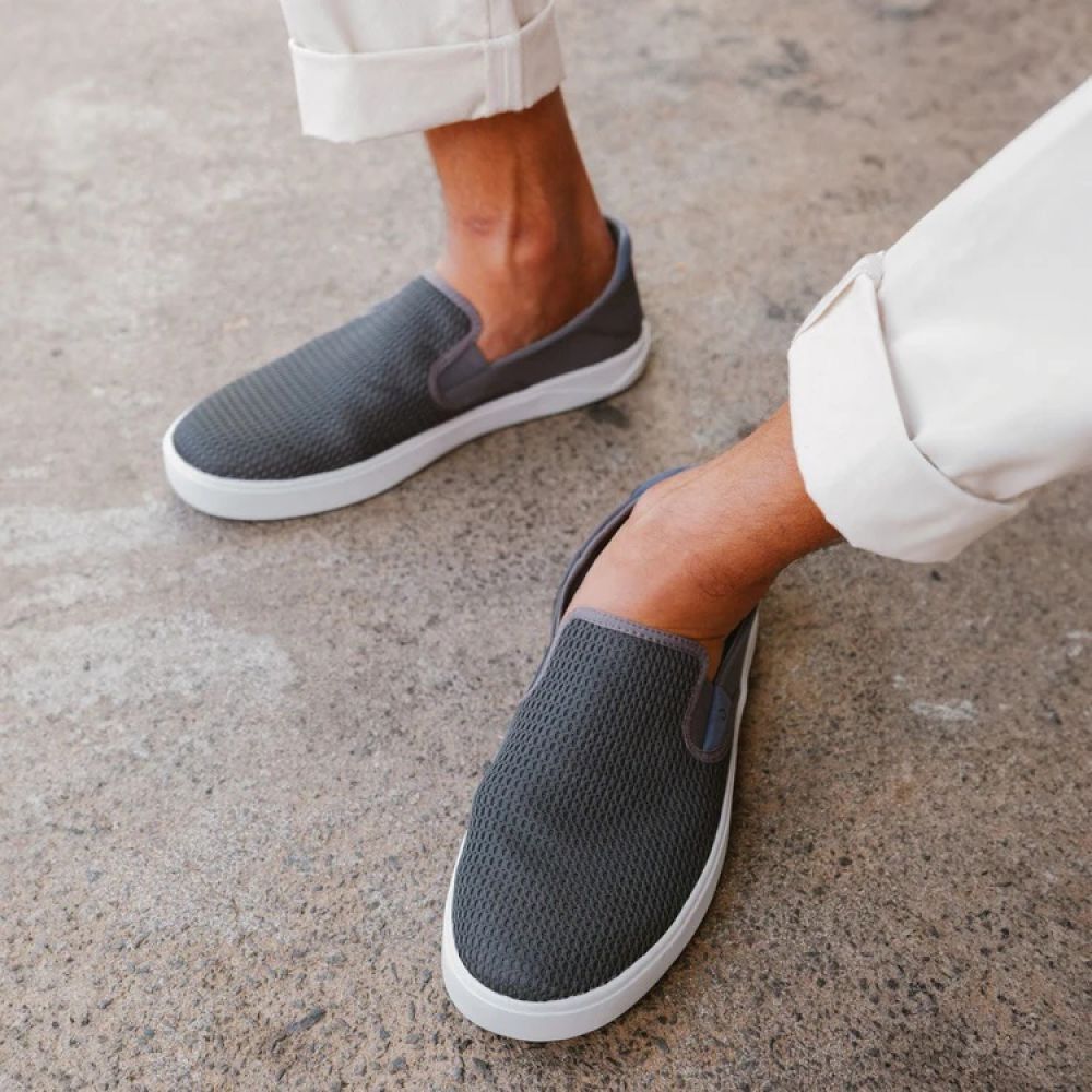 OluKai Men's Lae‘ahi in Pavement - Getoutside Shoes