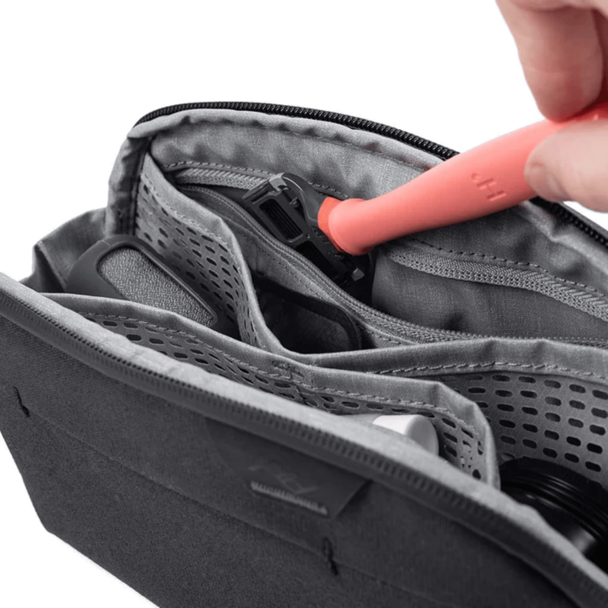 Peak Design Wash Pouch Small in Black - Getoutside Shoes