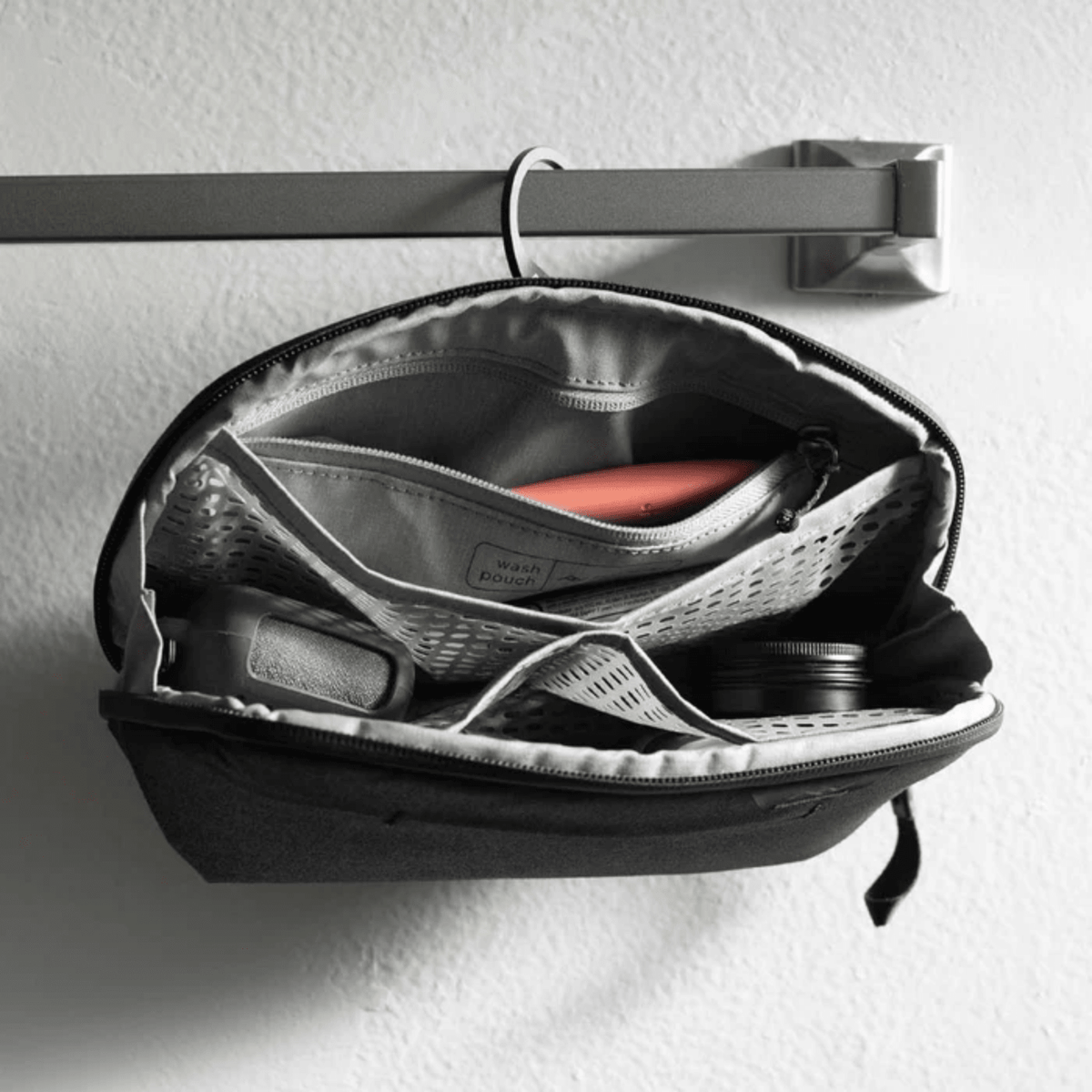 Peak Design Wash Pouch Small in Black - Getoutside Shoes