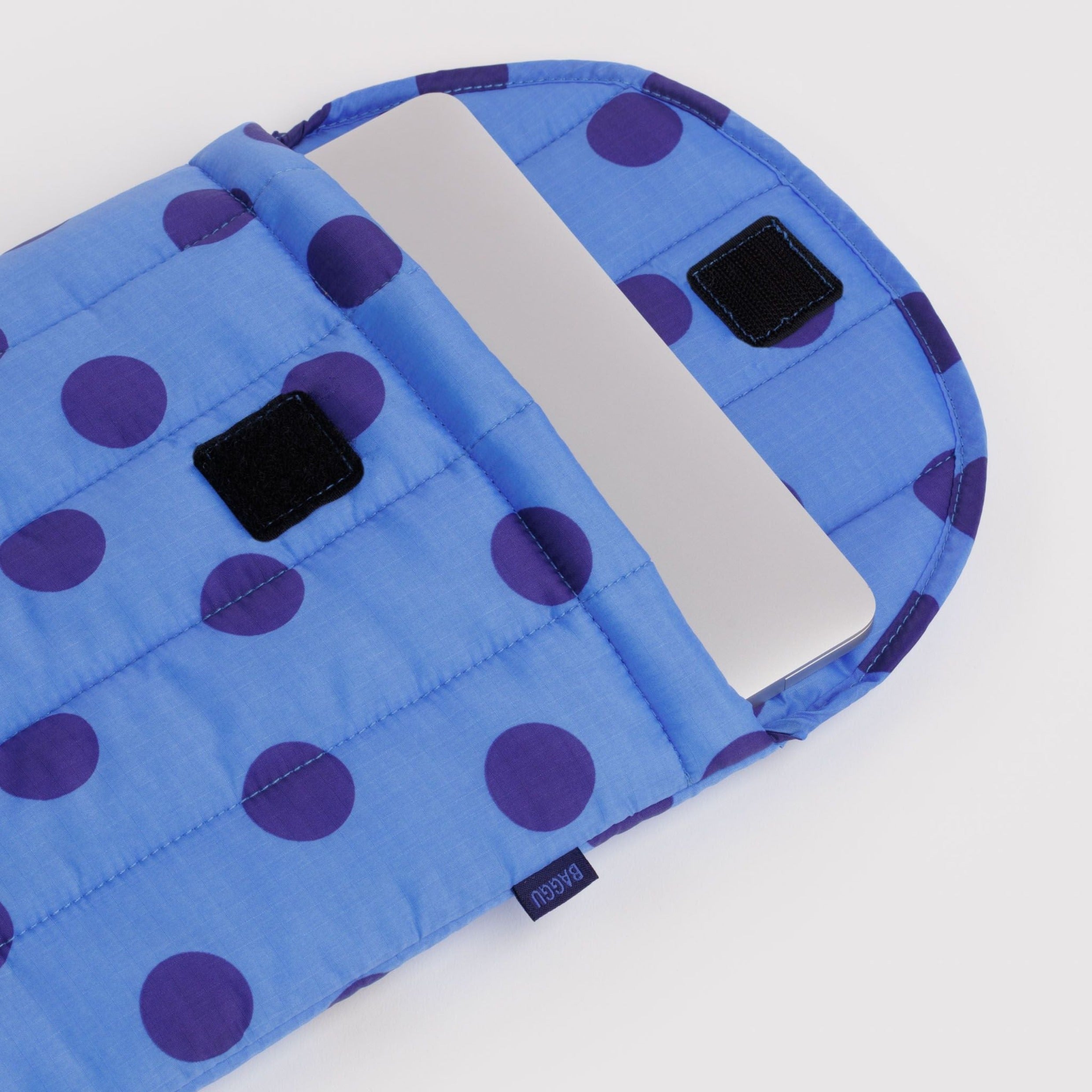 Baggu Puffy Laptop Sleeve 13"/14" in Blue Polka Dot