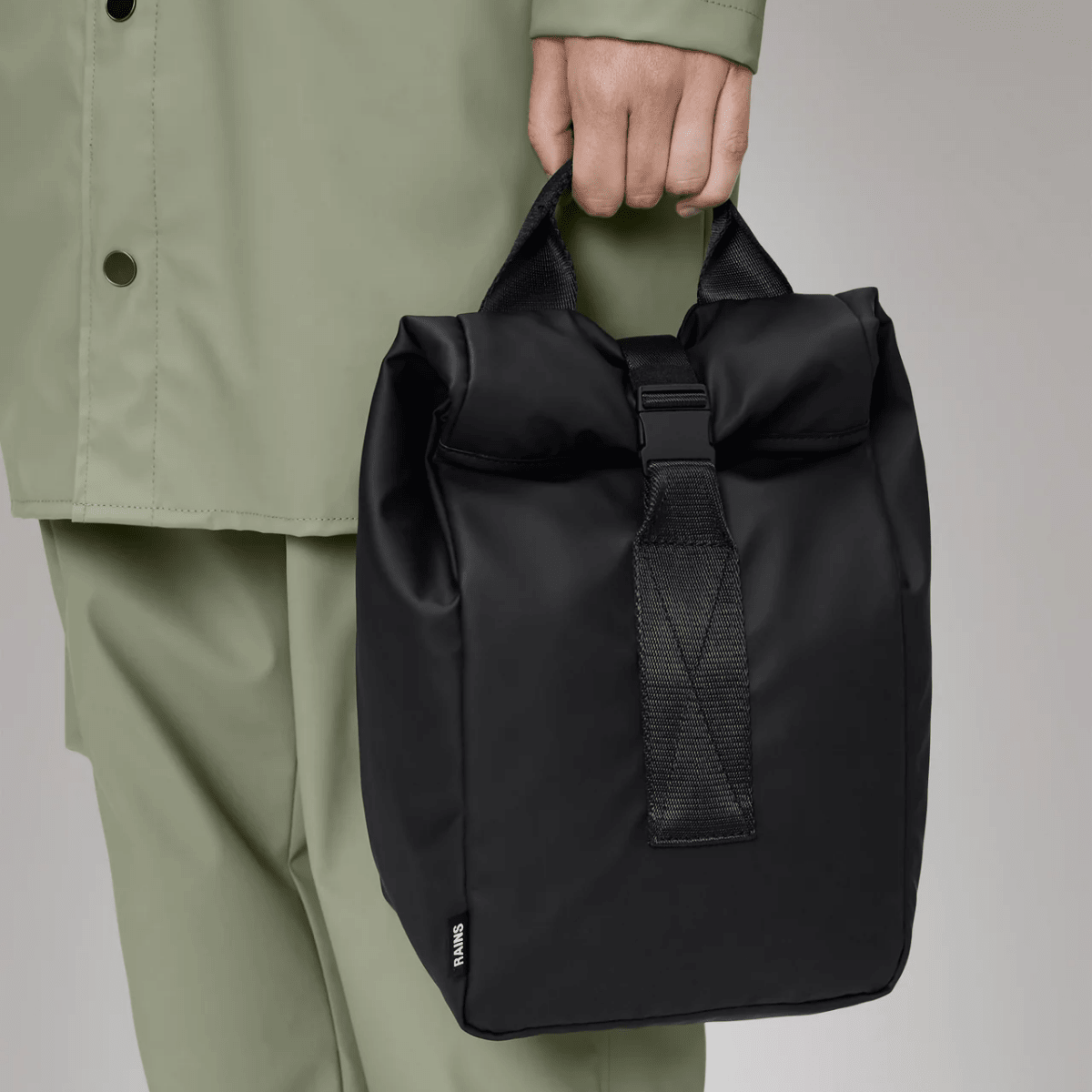 Rains Soft Cooler Lunch Bag in Black - Getoutside Shoes