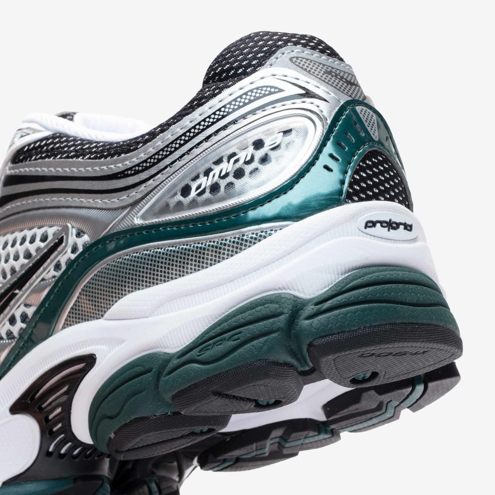 Saucony Men's ProGrid Omni 9 in White/Pine Green - Getoutside Shoes