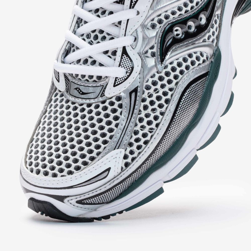 Saucony Men's ProGrid Omni 9 in White/Pine Green