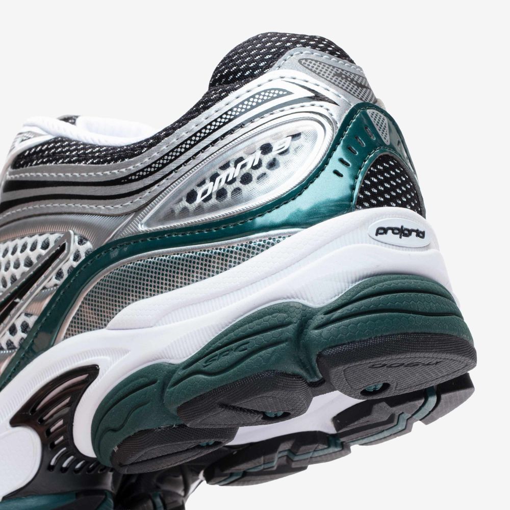 Saucony Men's ProGrid Omni 9 in White/Pine Green