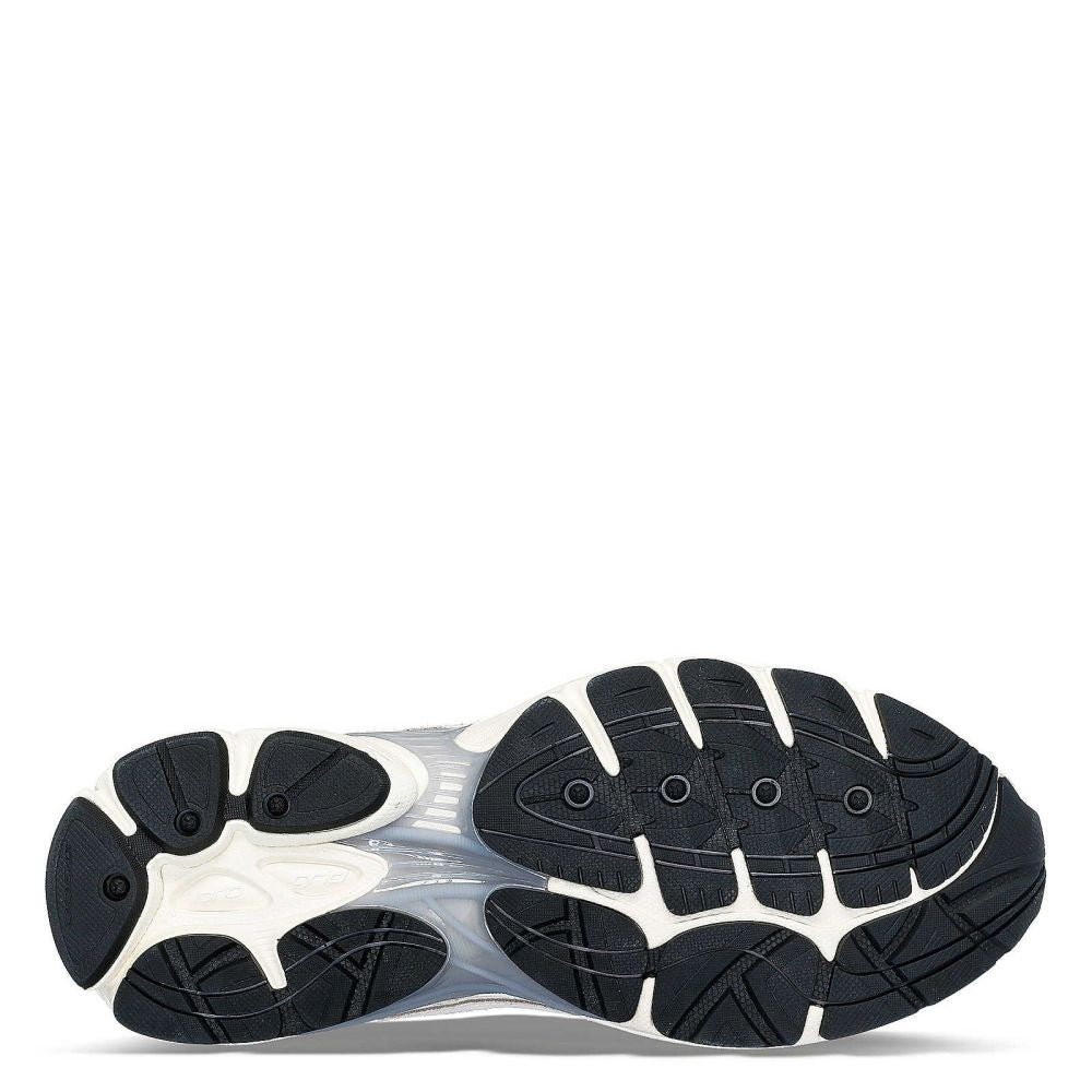 Saucony ProGrid Omni 9 Premium in White