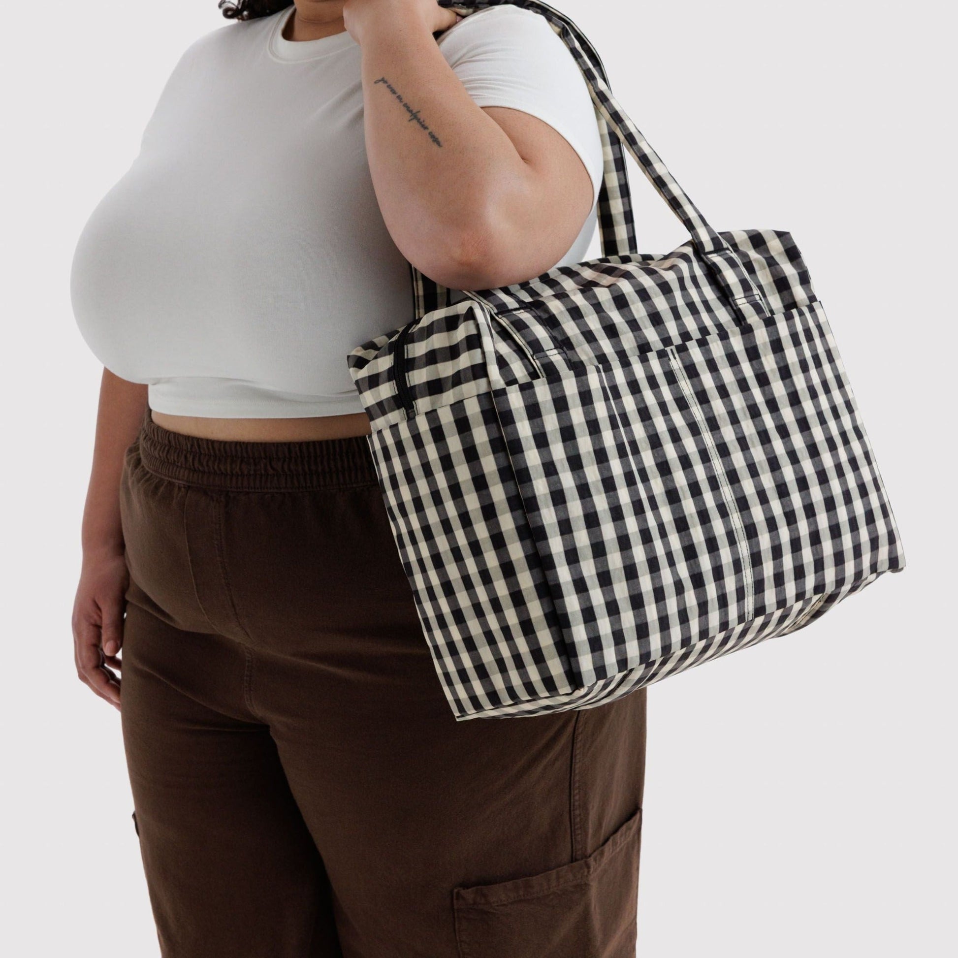 Baggu Small Cloud Carry-On in Black And Cream Gingham