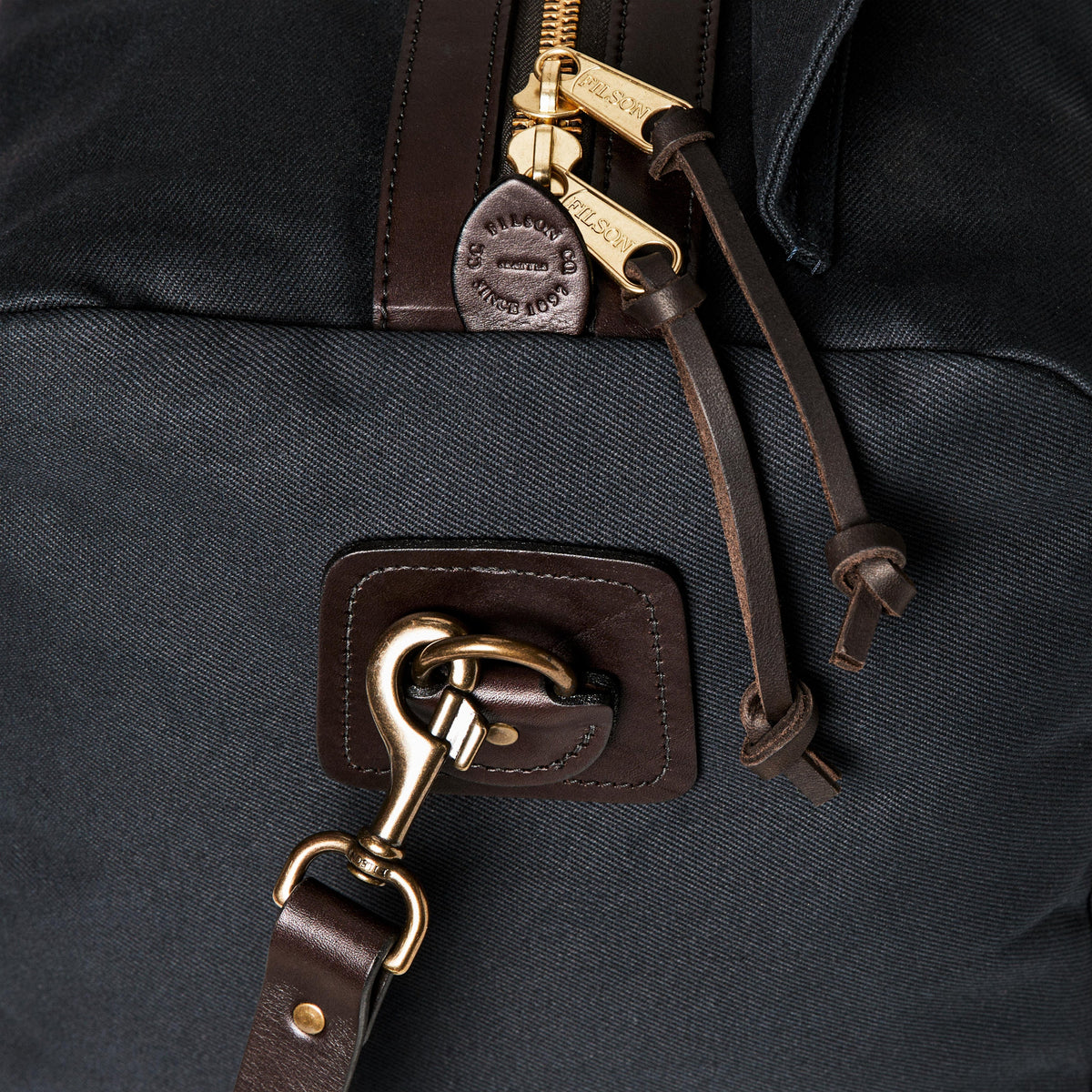 Filson Medium Rugged Twill Duffle Bag in Navy