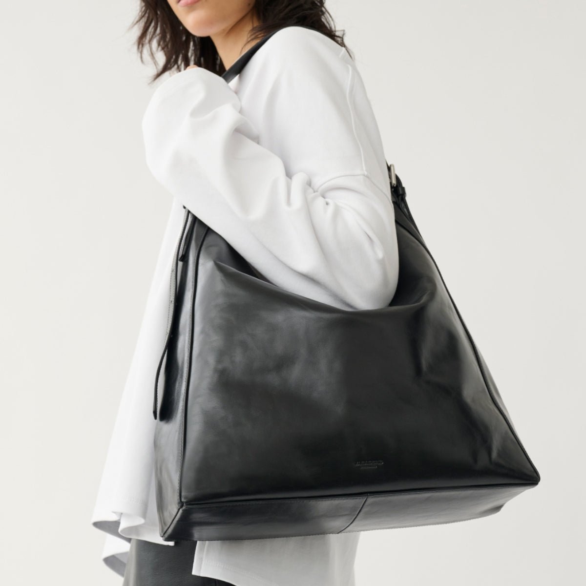 Vagabond Hilo Bag in Black Leather - Getoutside Shoes