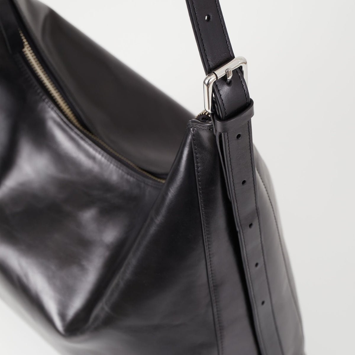 Vagabond Hilo Bag in Black Leather - Getoutside Shoes