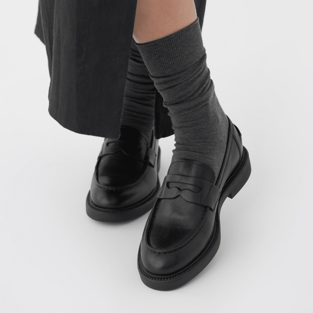 Vagabond Women's Alex W Loafer in Black Leather - Getoutside Shoes