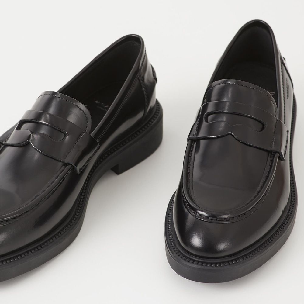 Vagabond Women's Alex W Loafer in Black Polished Leather - Getoutside Shoes