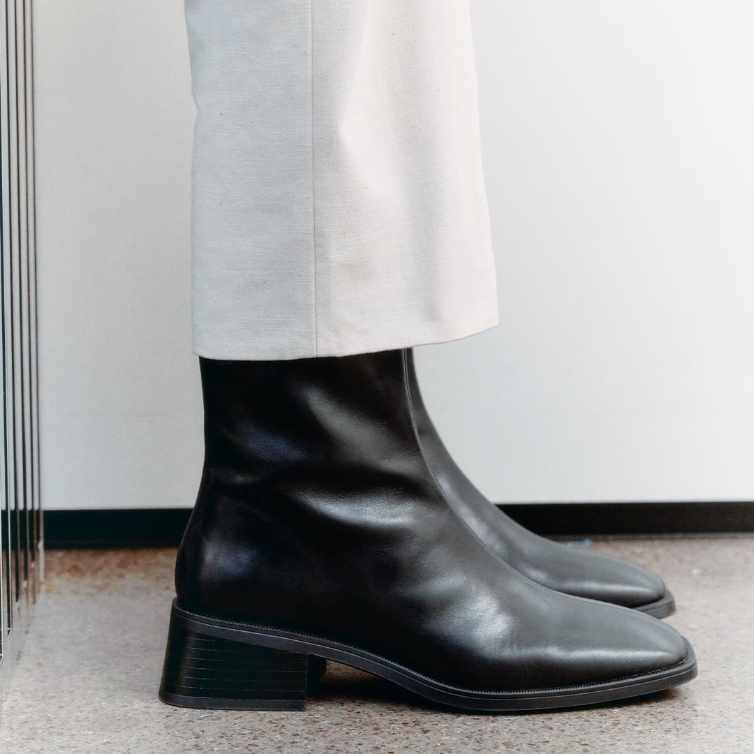 Vagabond Women's Blanca Boots in Black Leather - Getoutside Shoes