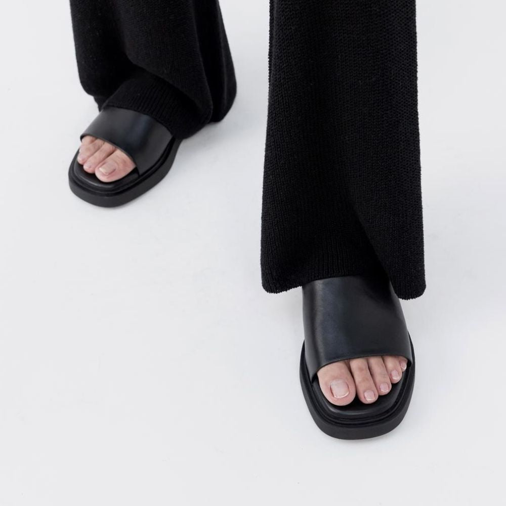 Vagabond Women's Connie Slip - On in Black - Getoutside Shoes