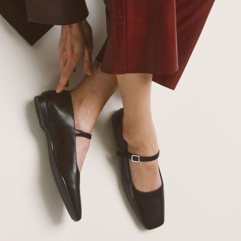 Vagabond Women's Delia Shoes in Black Leather - Getoutside Shoes