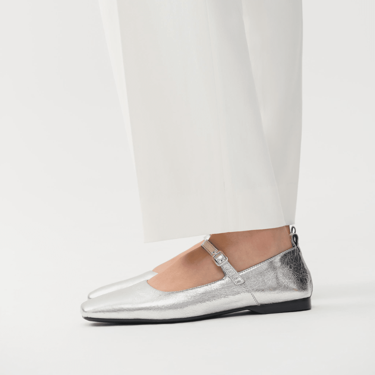 Vagabond Women's Delia Shoes in Silver Metallic Leather - Getoutside Shoes