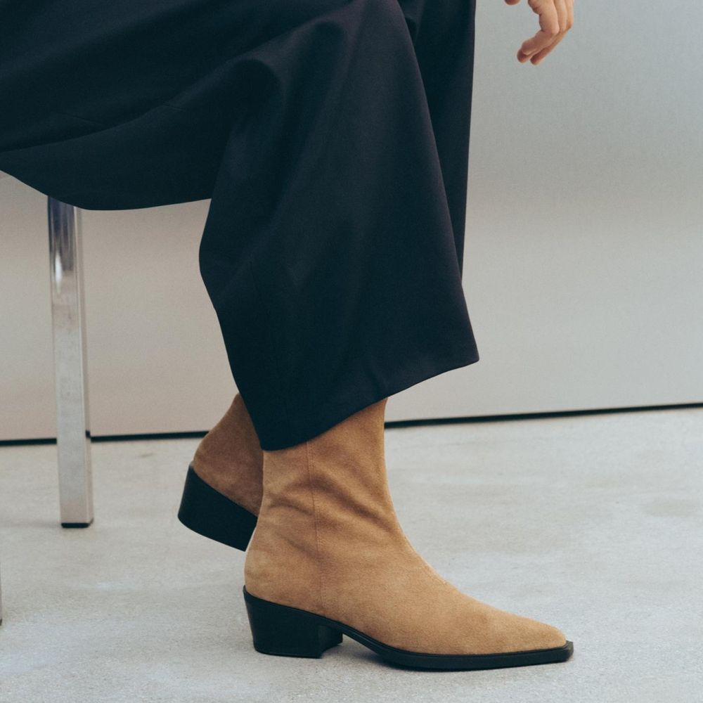 Vagabond Women's Kelsey Boots in Beige/Suede - Getoutside Shoes