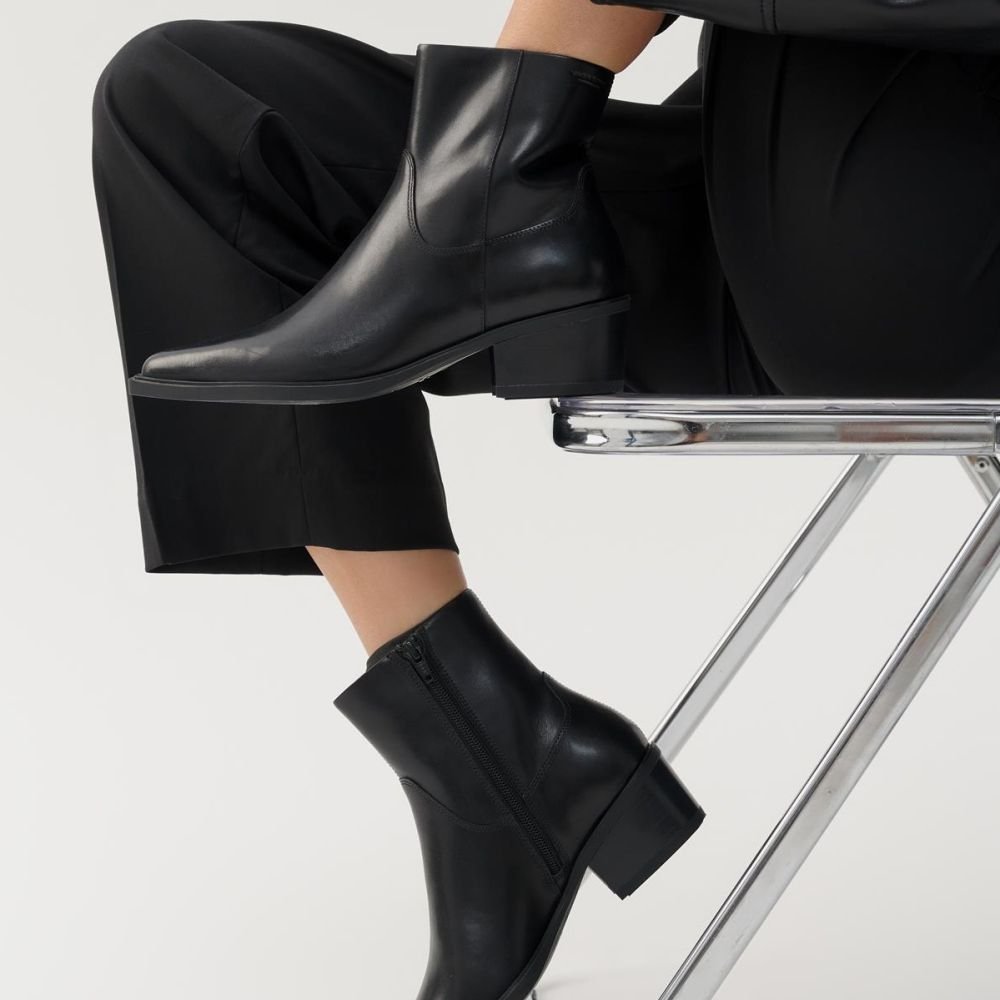 Vagabond Women's Kelsey Boots in Black Leather - Getoutside Shoes