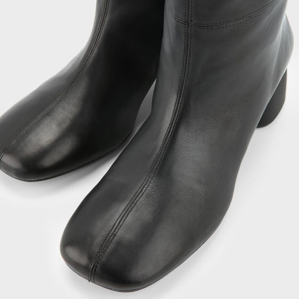 Vagabond Women's Livia Boots in Black Leather - Getoutside Shoes
