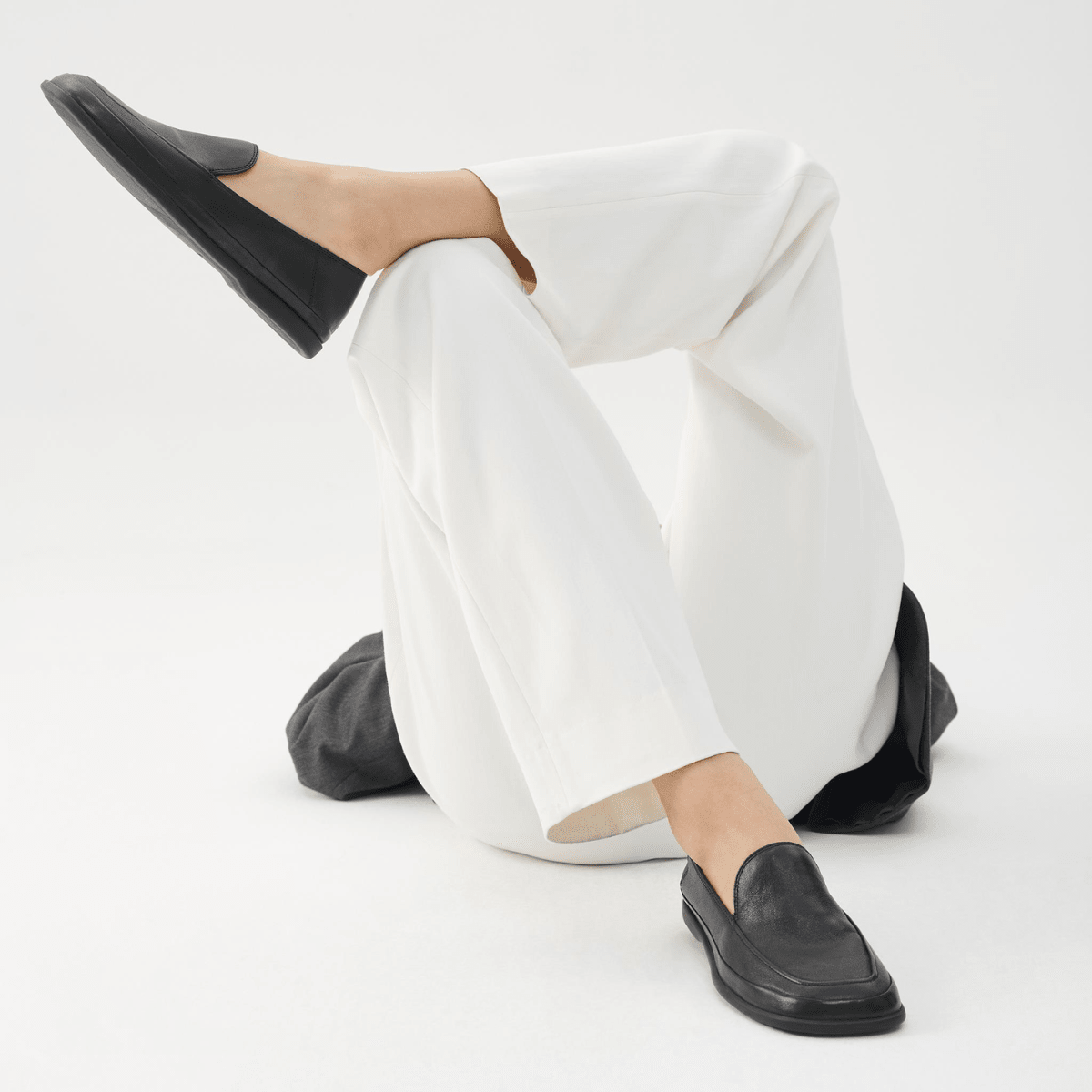 Vagabond Women's Sammie Loafers in Black Leather - Getoutside Shoes