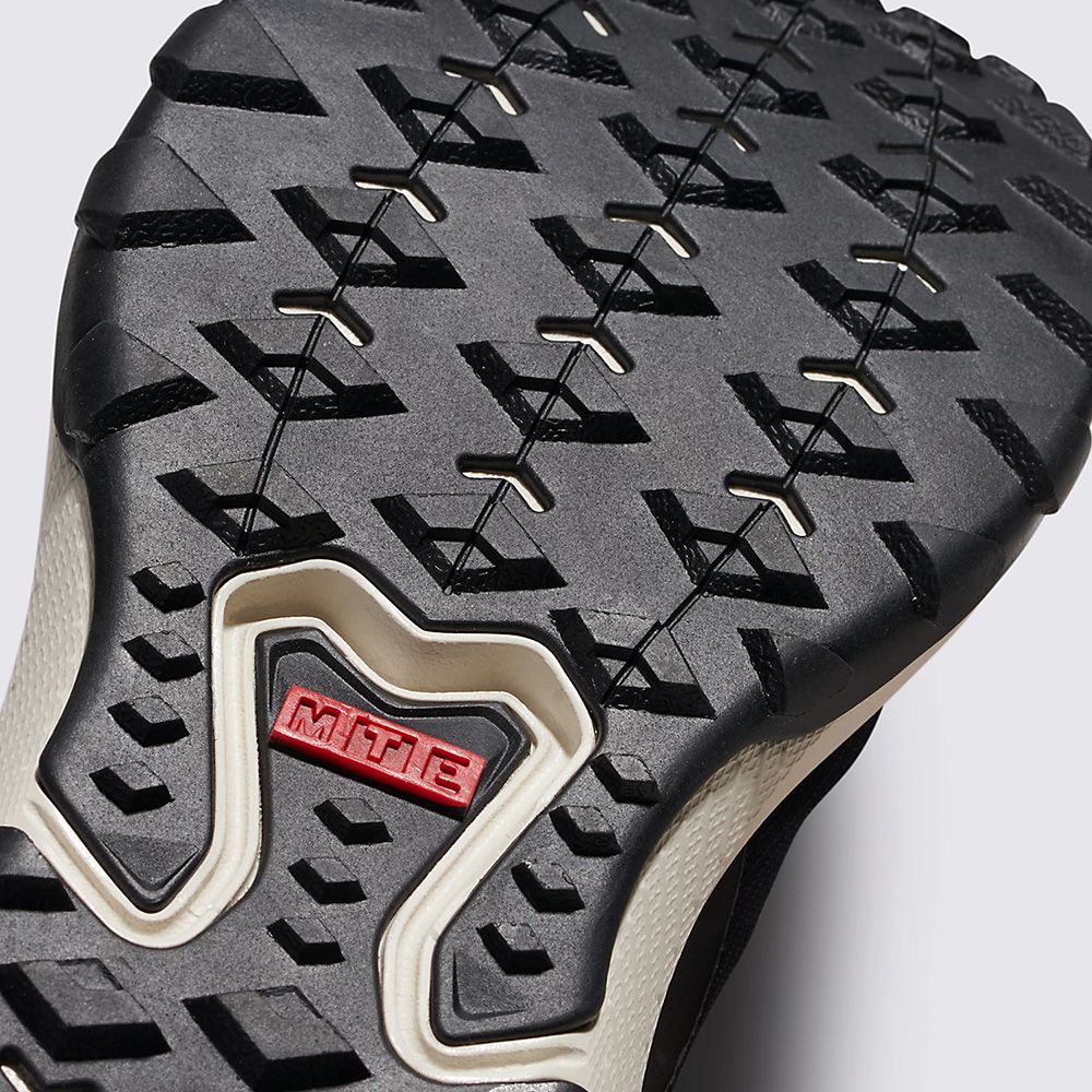 Vans MTE Crosspath in Black/White - Getoutside Shoes