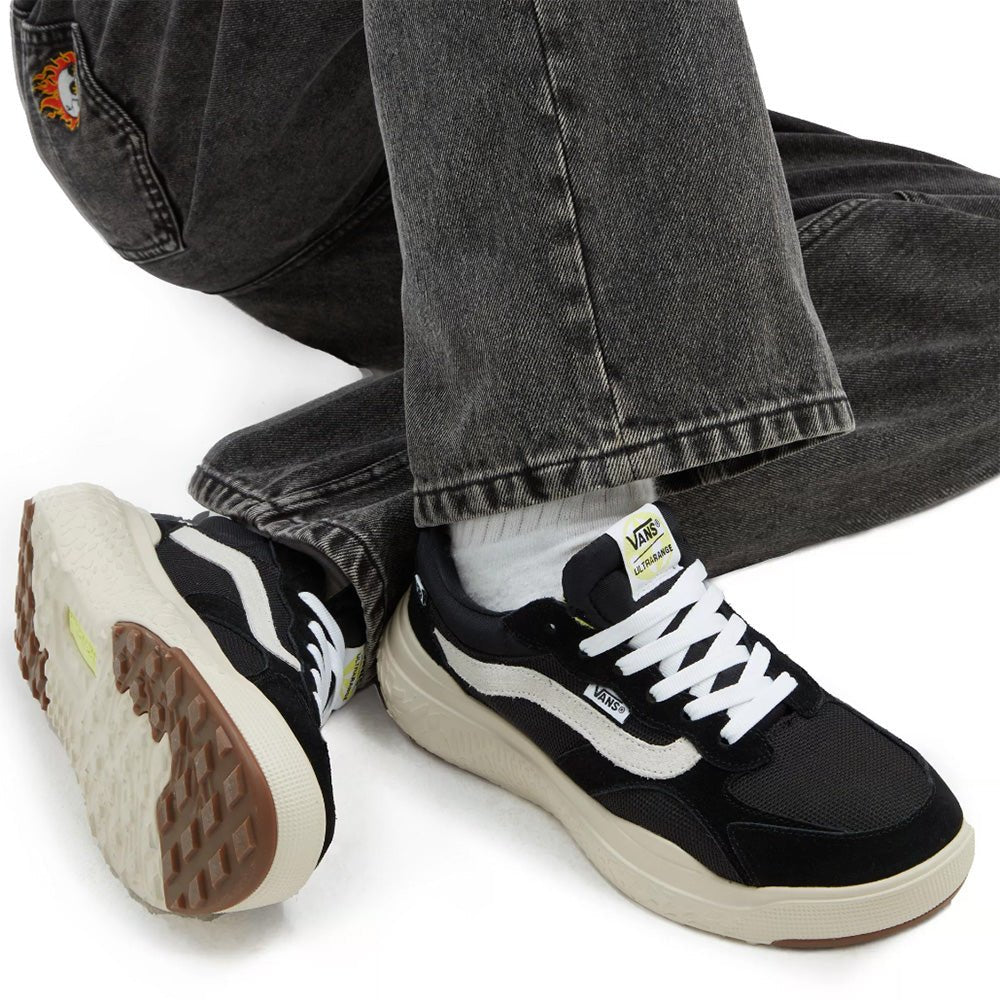 Vans UltraRange Neo VR3 in Black/White - Getoutside Shoes