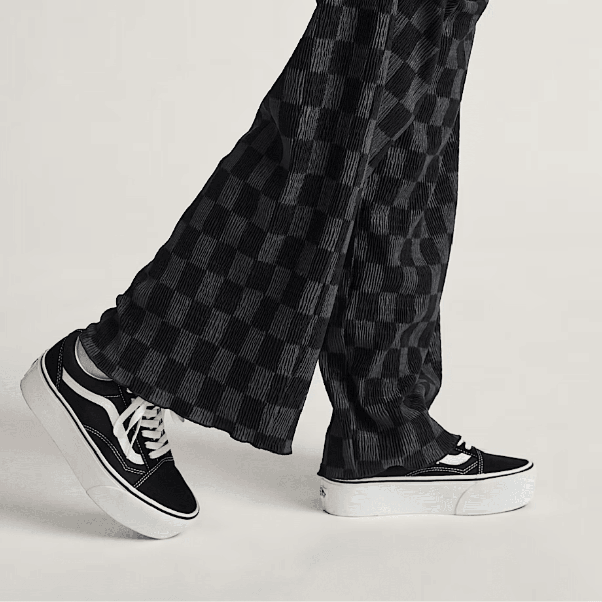 Vans Women's Old Skool Stackform in Suede/Canvas Black/True White - Getoutside Shoes