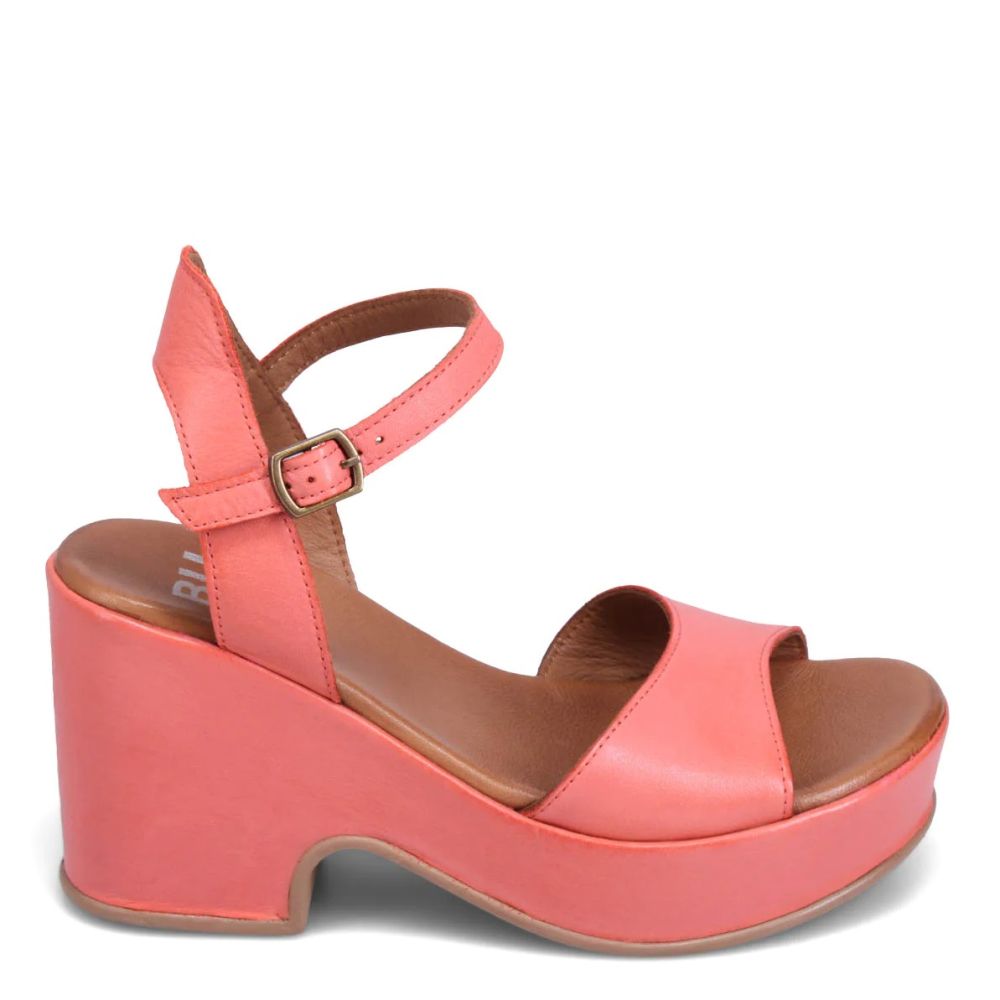 Bueno Women&#39;s Sadie Heeled Sandal in Coral Leather