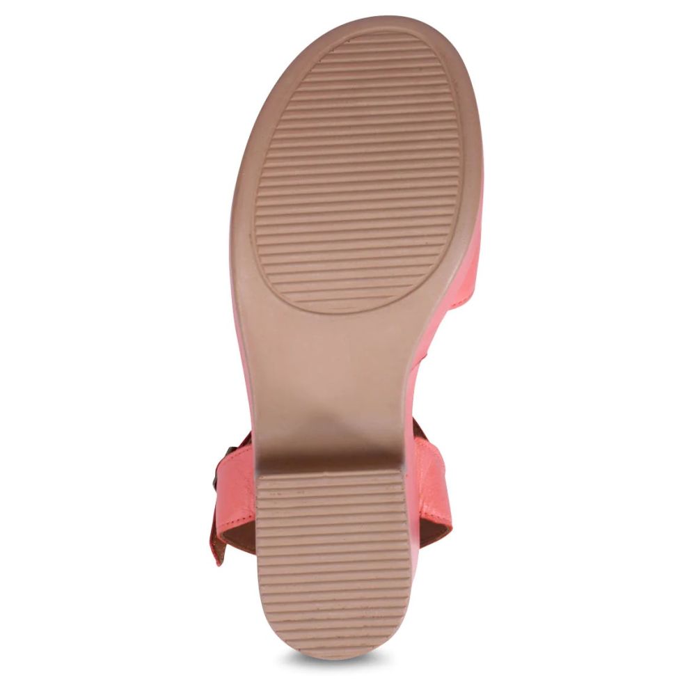 Bueno Women&#39;s Sadie Heeled Sandal in Coral Leather
