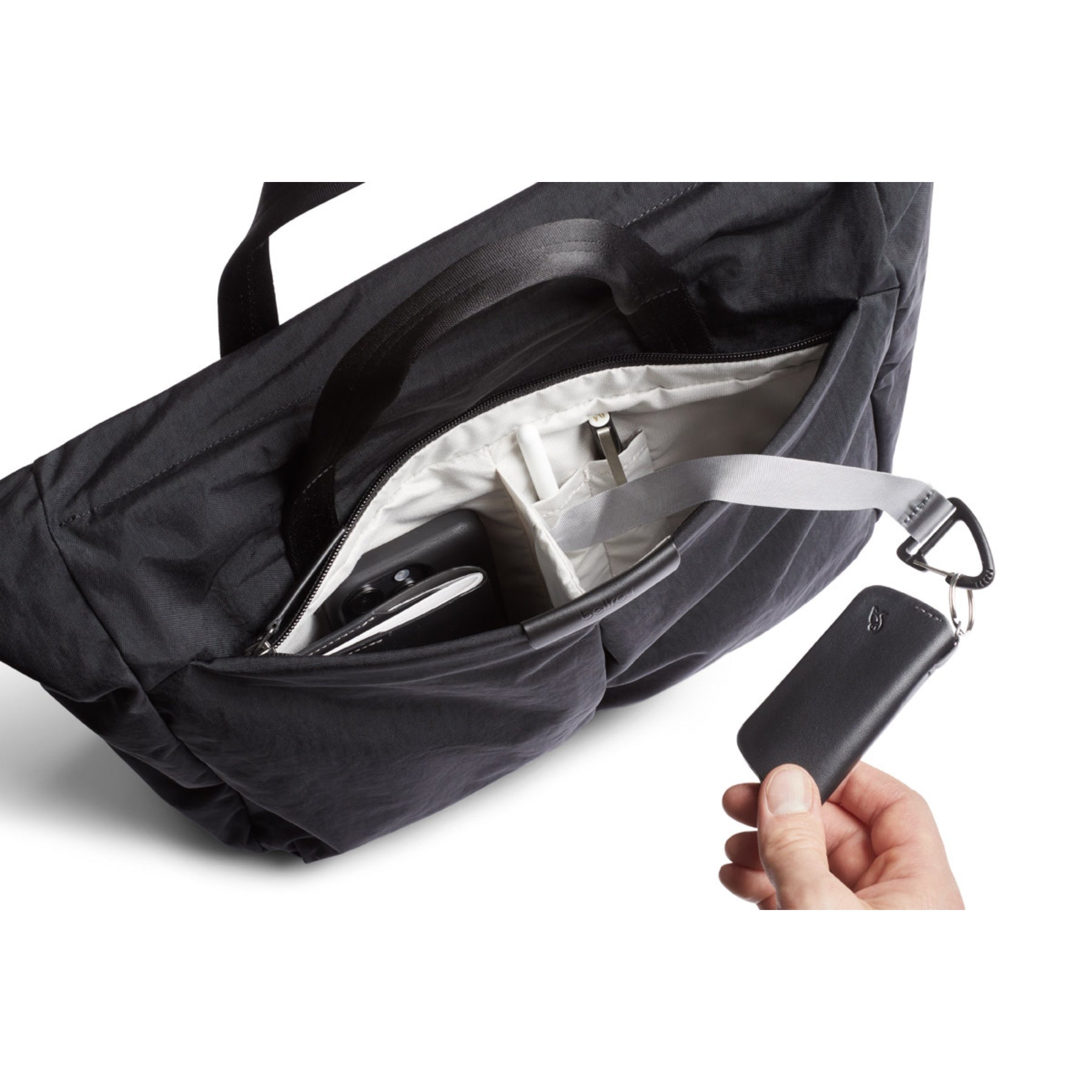 Bellroy Tokyo Messenger Bag 16" in Raven