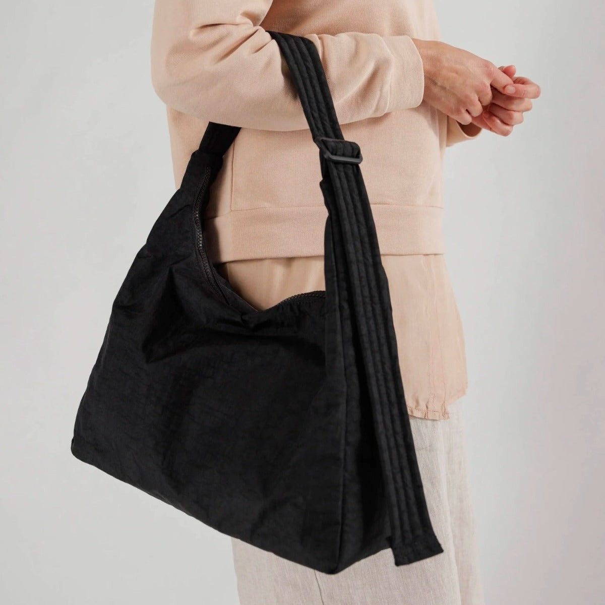 Anello Cross Bottle Backpack Large in Black – Getoutside Shoes