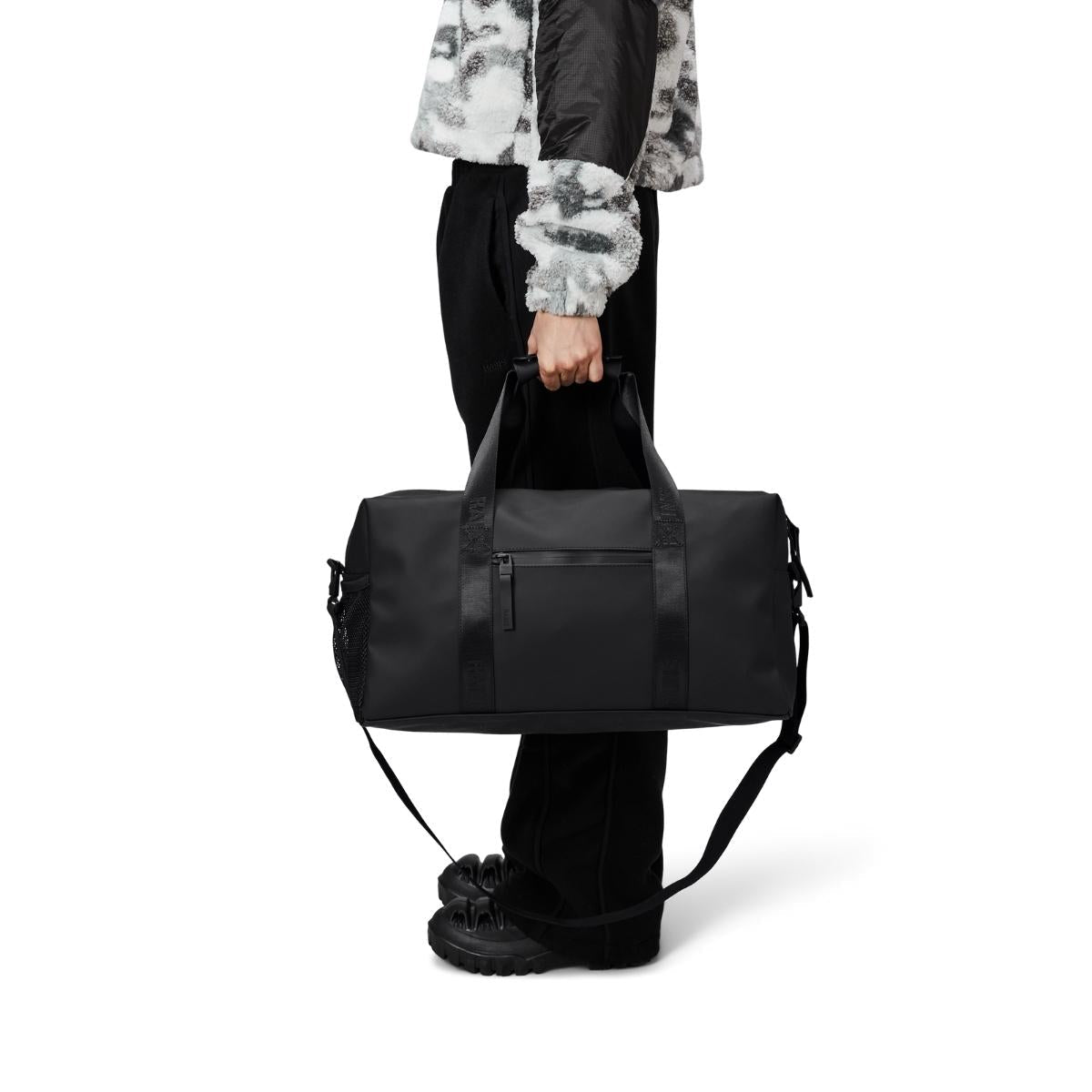 Rains Trail Gym Bag in Black