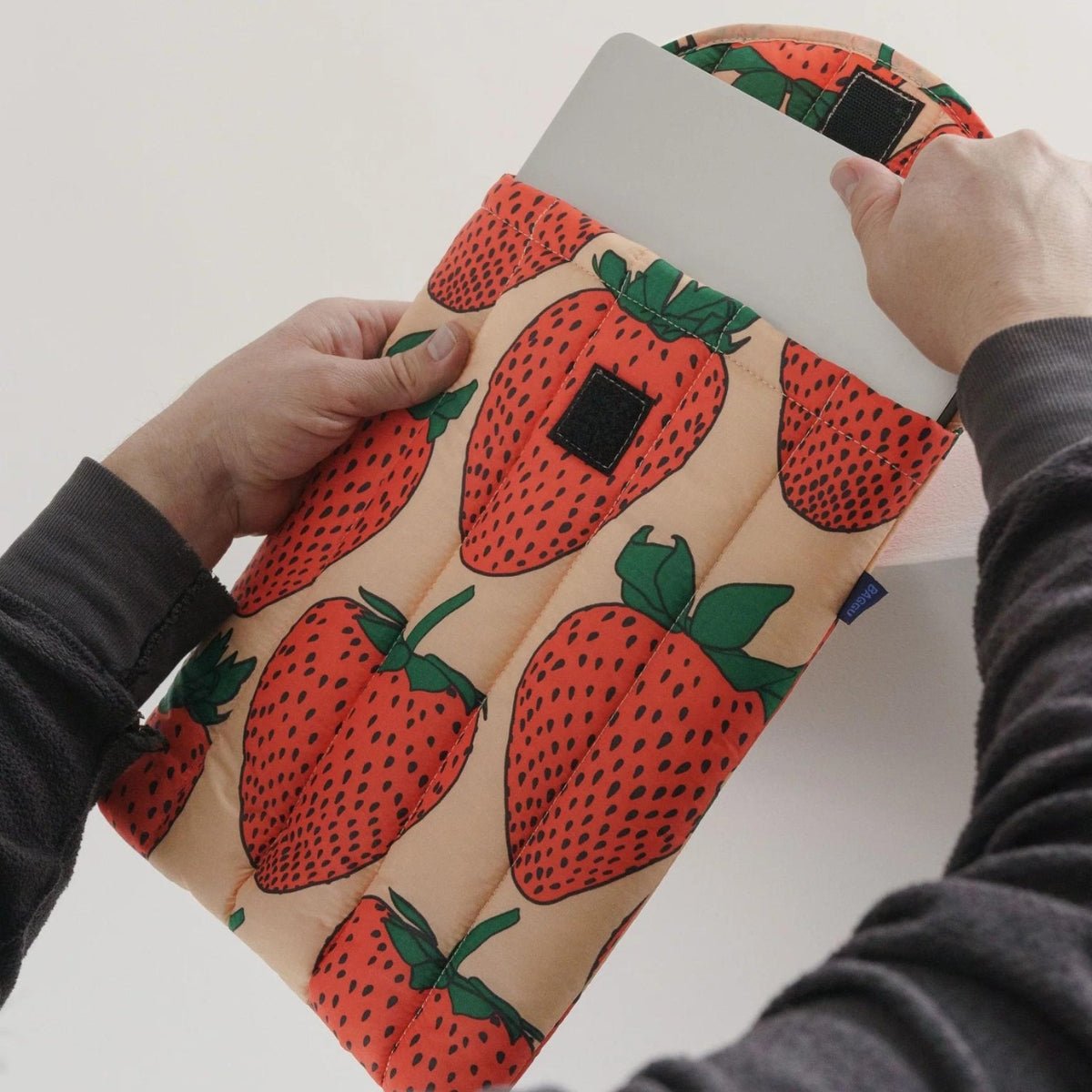 Baggu Puffy Laptop Sleeve 13"/14" in Strawberry - Getoutside Shoes