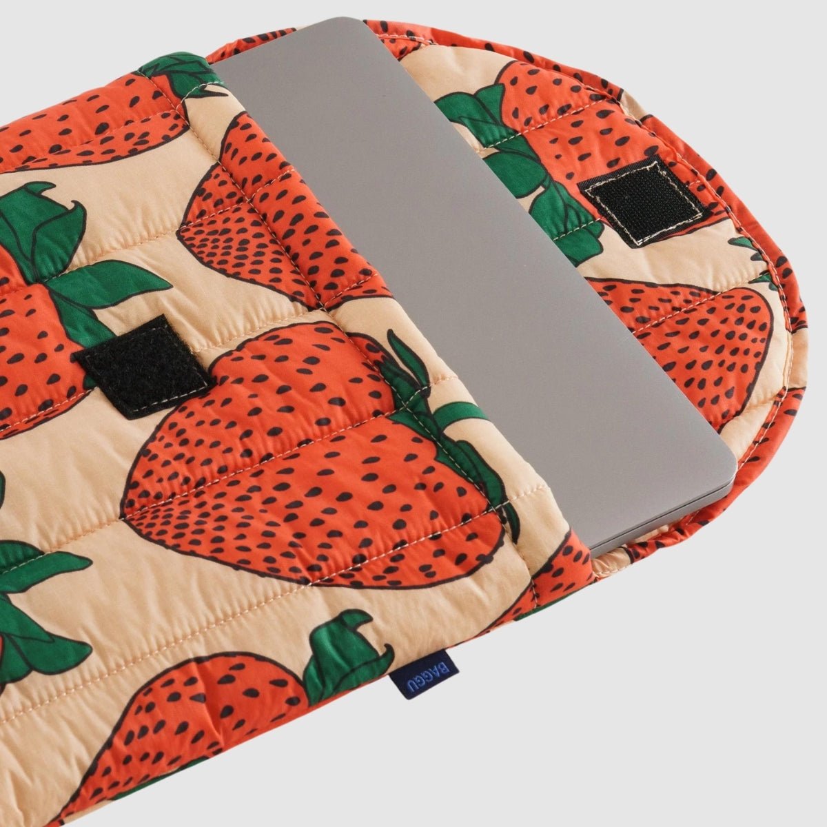 Baggu Puffy Laptop Sleeve 16" in Strawberry - Getoutside Shoes